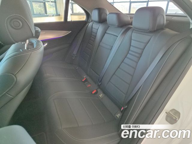 Mercedes-Benz E-Class 2017 — photo 13