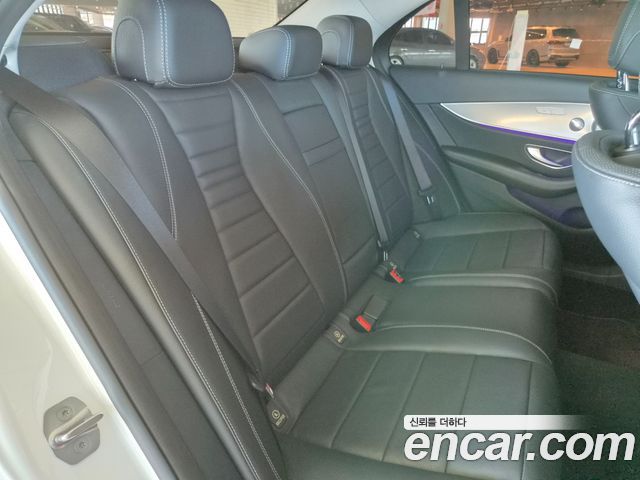 Mercedes-Benz E-Class 2017 — photo 16