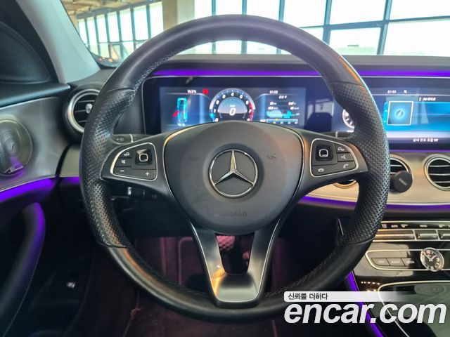 Mercedes-Benz E-Class 2017 — photo 18