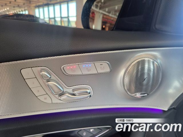 Mercedes-Benz E-Class 2017 — photo 20
