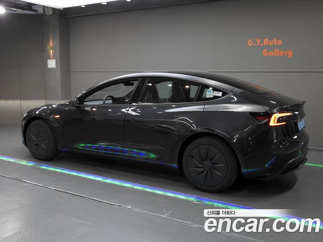 Tesla Model 3 2027 — photo 2
