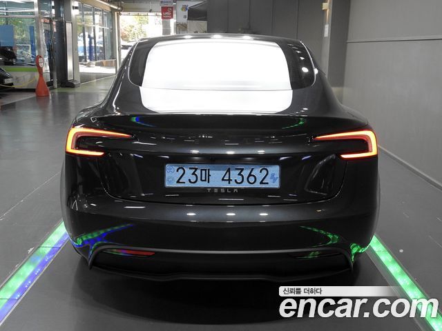 Tesla Model 3 2027 — photo 4