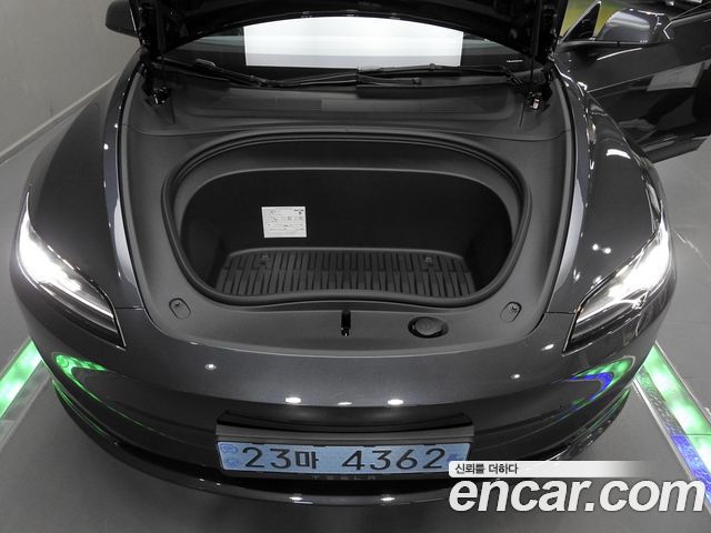 Tesla Model 3 2027 — photo 6