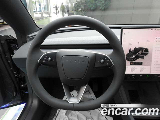 Tesla Model 3 2027 — photo 9