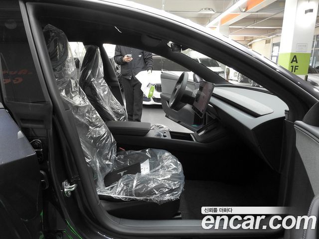 Tesla Model 3 2027 — photo 10