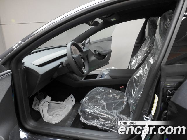 Tesla Model 3 2027 — photo 11