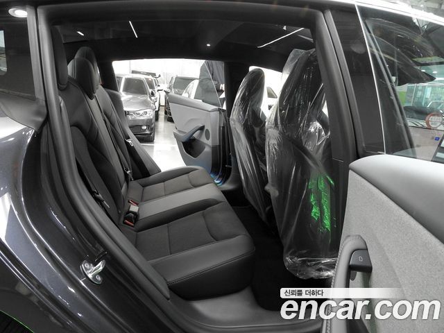 Tesla Model 3 2027 — photo 13