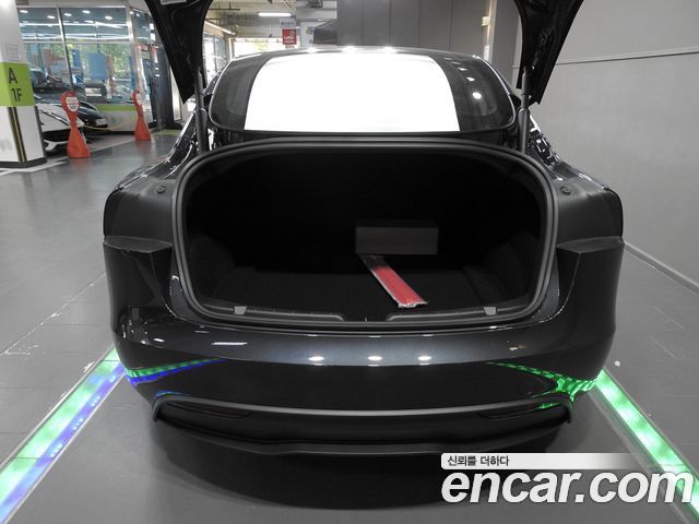 Tesla Model 3 2027 — photo 15