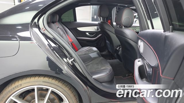 Mercedes-Benz C-Class 2018 — photo 18