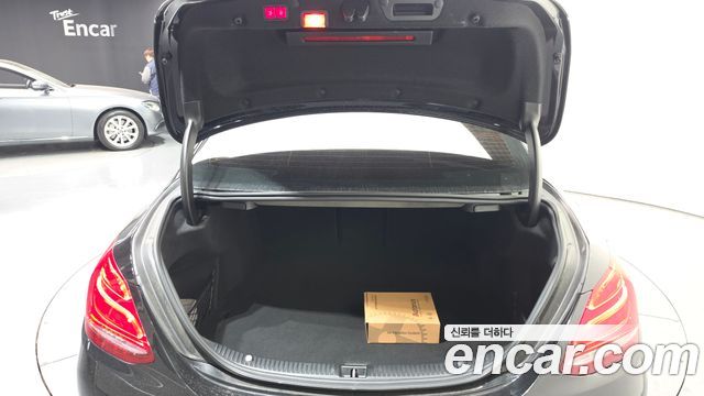 Mercedes-Benz C-Class 2018 — photo 26
