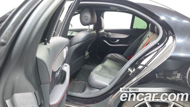 Mercedes-Benz C-Class 2018 — photo 16