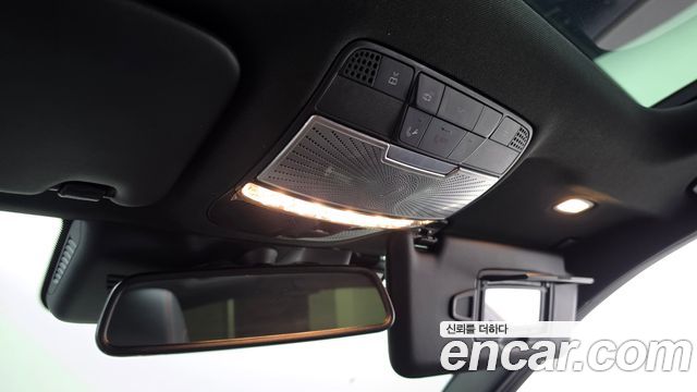 Mercedes-Benz C-Class 2018 — photo 27
