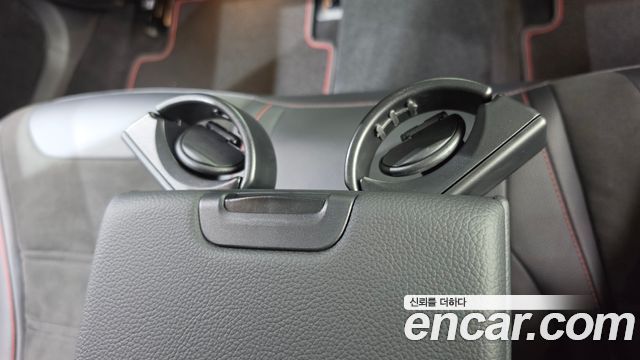 Mercedes-Benz C-Class 2018 — photo 28