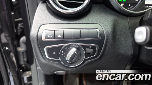 Mercedes-Benz C-Class 2018 — photo 29