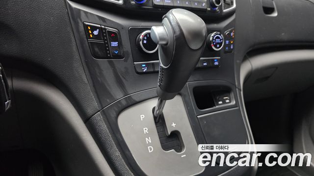 Hyundai Starex 2018 — photo 12
