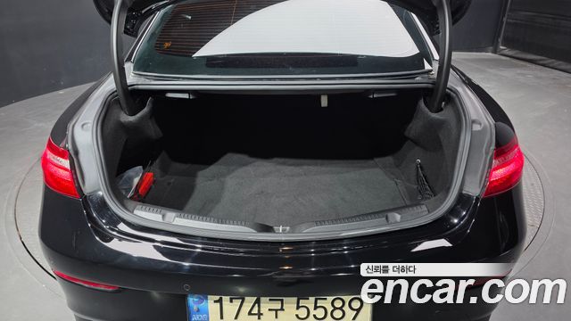 Mercedes-Benz E-Class 2019 — photo 26