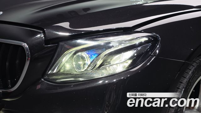 Mercedes-Benz E-Class 2019 — photo 8