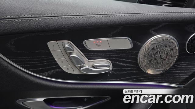 Mercedes-Benz E-Class 2019 — photo 34