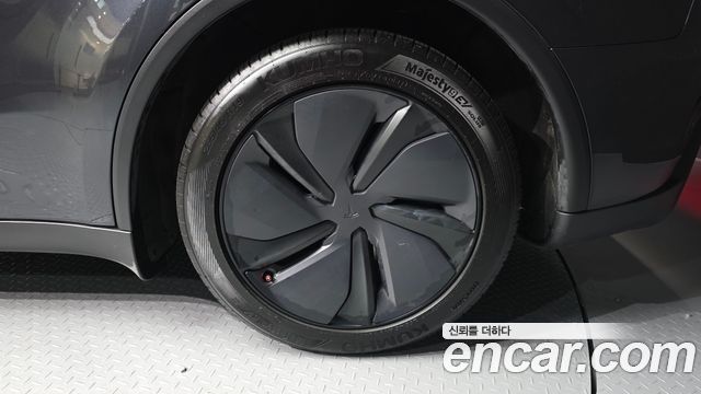 Tesla Model Y 2025 — photo 5