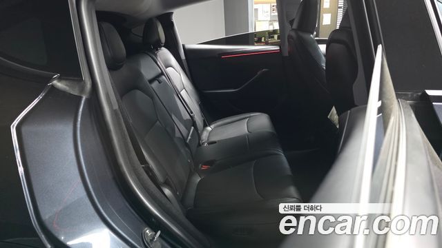 Tesla Model Y 2025 — photo 18