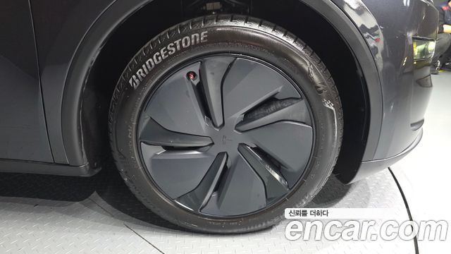 Tesla Model Y 2025 — photo 7