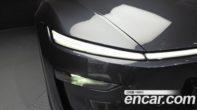Tesla Model Y 2025 — photo 8