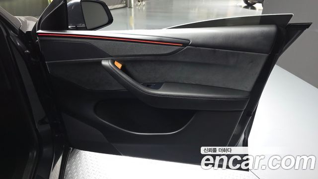 Tesla Model Y 2025 — photo 14