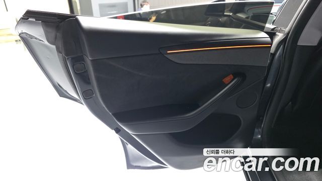 Tesla Model Y 2025 — photo 15