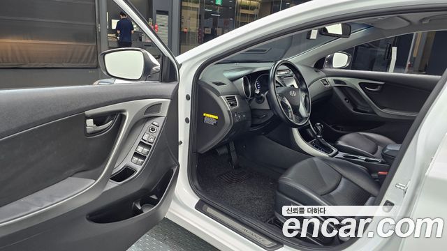 Hyundai AVANTE 2016 — photo 13