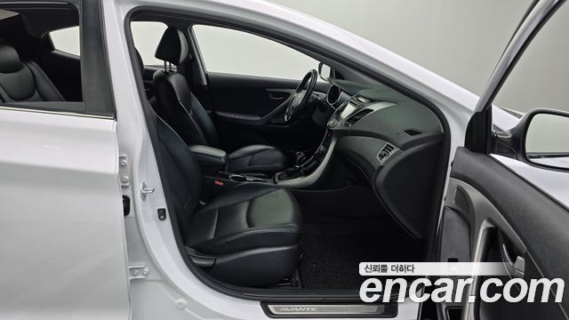Hyundai AVANTE 2016 — photo 17