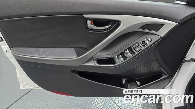 Hyundai AVANTE 2016 — photo 14