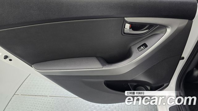 Hyundai AVANTE 2016 — photo 15