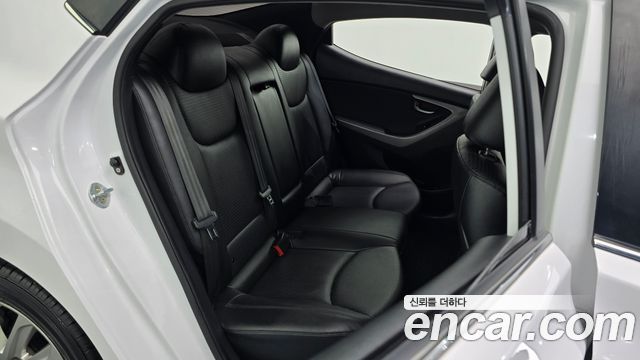 Hyundai AVANTE 2016 — photo 16