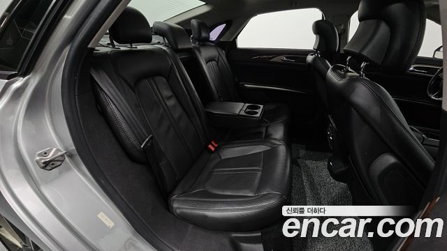 Lincoln MKZ 2014 — photo 17