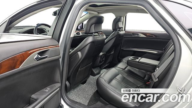 Lincoln MKZ 2014 — photo 18