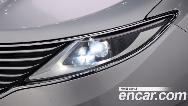 Lincoln MKZ 2014 — photo 8