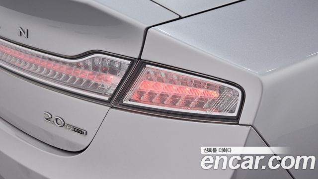 Lincoln MKZ 2014 — photo 9