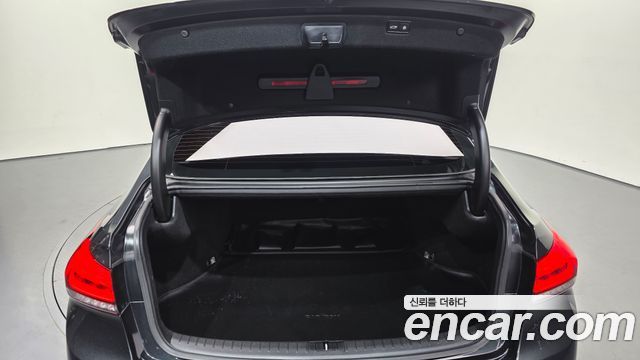 Genesis G80 2018 — photo 20