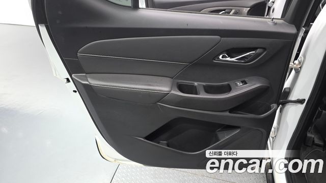Chevrolet Korea Traverse 2023 — photo 15