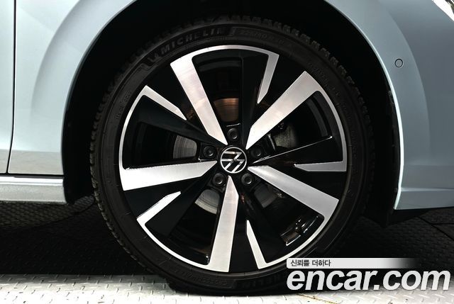 Volkswagen Golf 2025 — photo 5