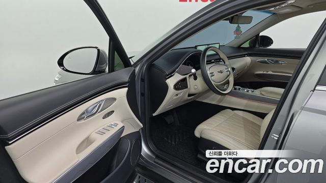 Genesis GV70 2023 — photo 13