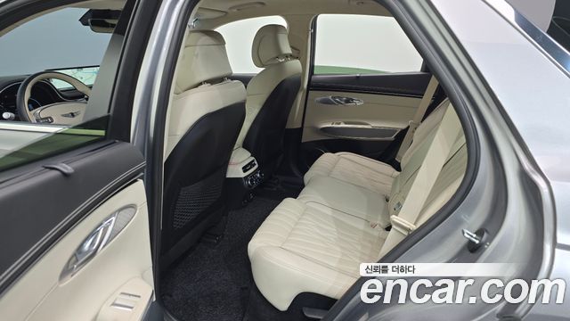 Genesis GV70 2023 — photo 26