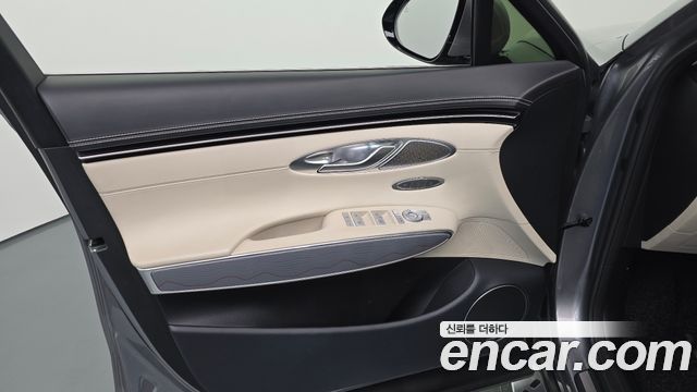 Genesis GV70 2023 — photo 14