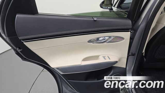 Genesis GV70 2023 — photo 15