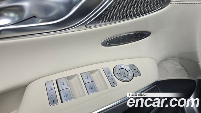 Genesis GV70 2023 — photo 30
