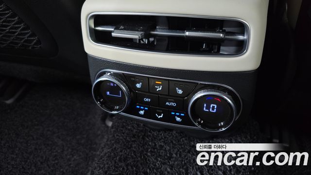 Genesis GV70 2023 — photo 35