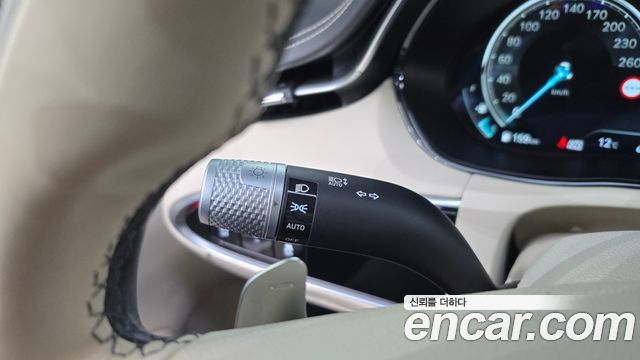 Genesis GV70 2023 — photo 39