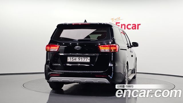 Kia Canival 2015 — photo 4