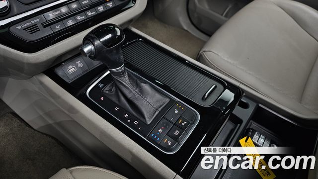 Kia Canival 2015 — photo 12