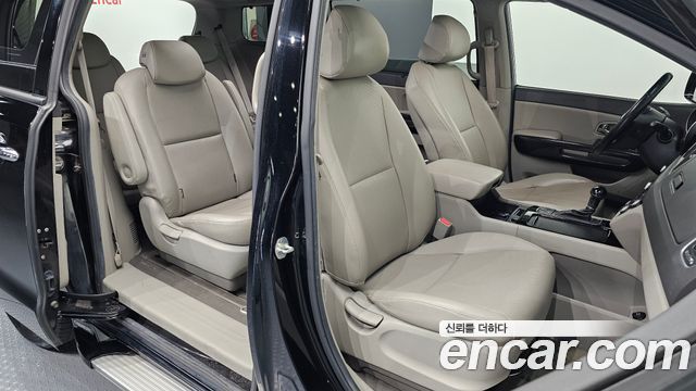 Kia Canival 2015 — photo 17